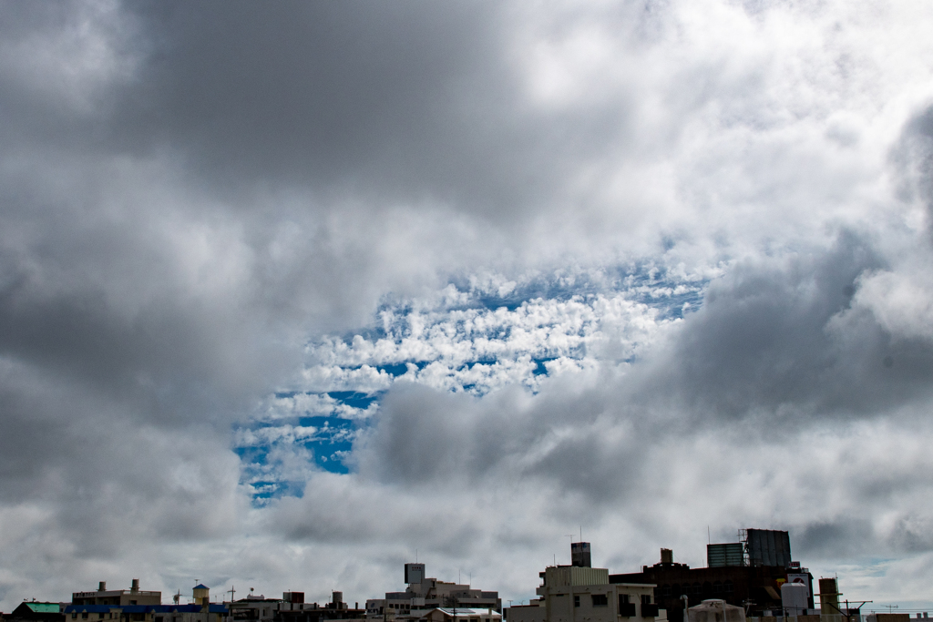 雲の切れ間の雲