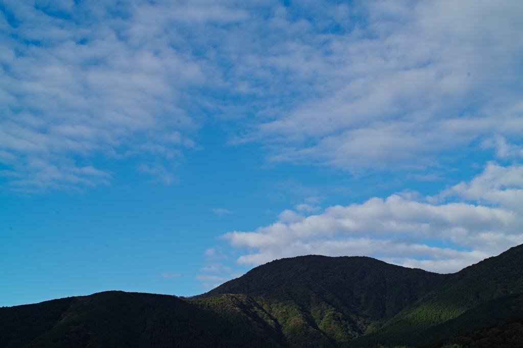blue sky at tanuki lake