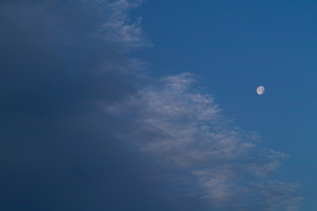eary morning moon at 30,Ap 2021