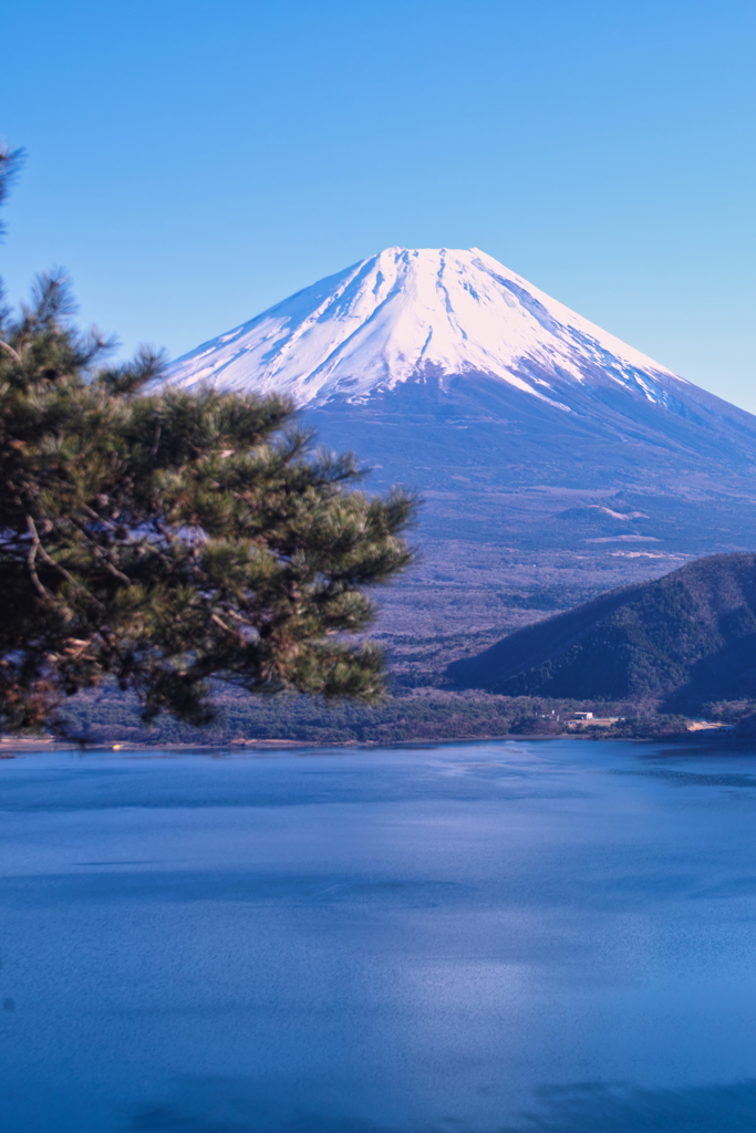 motosu lake at 13:45 Dec,28 2025