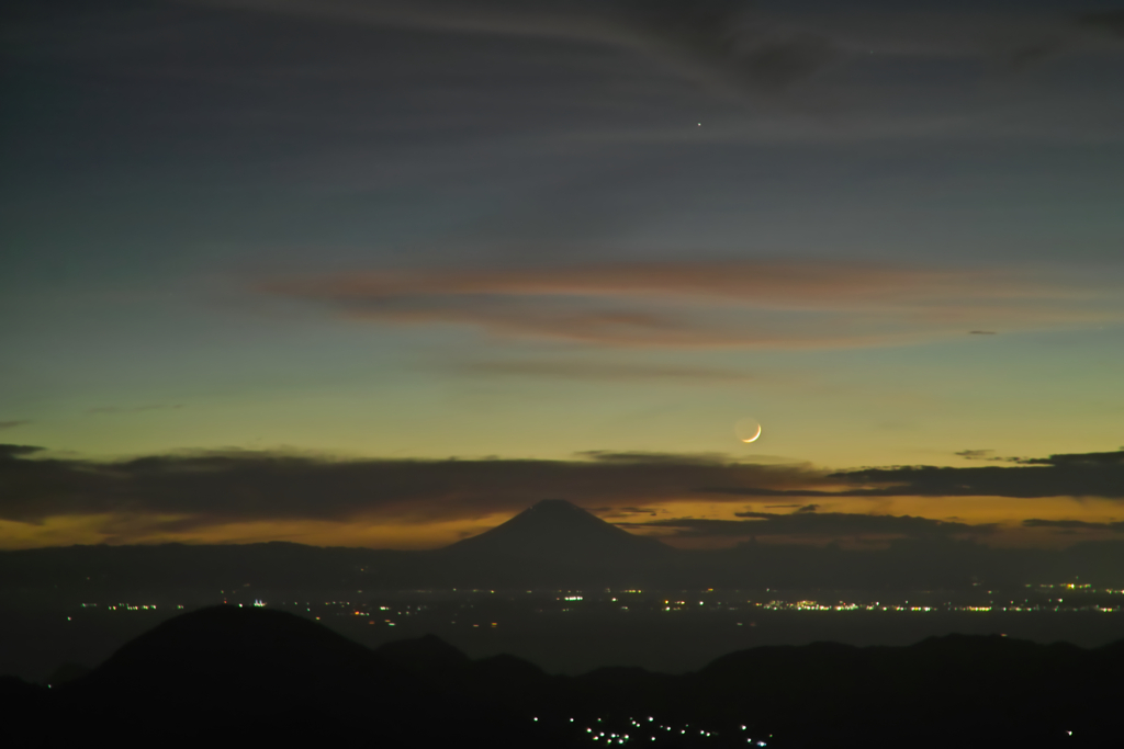 moon age 1.4 with Mt.Fuji