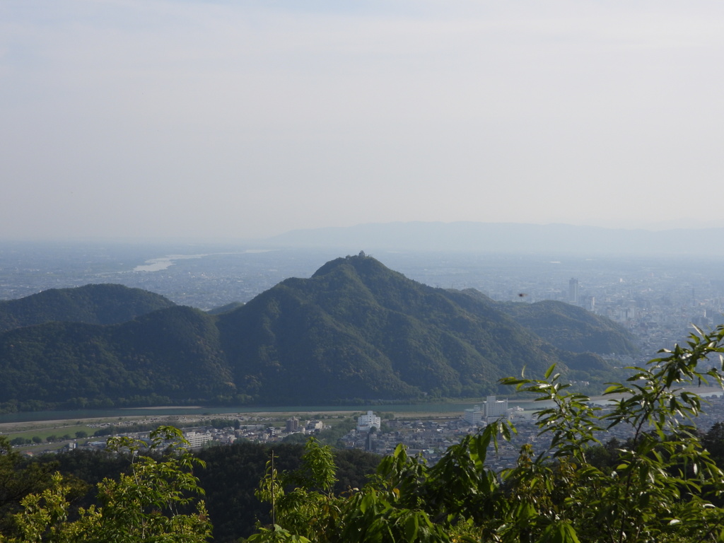 岐阜城を眼下に