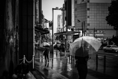 雨の新宿東口