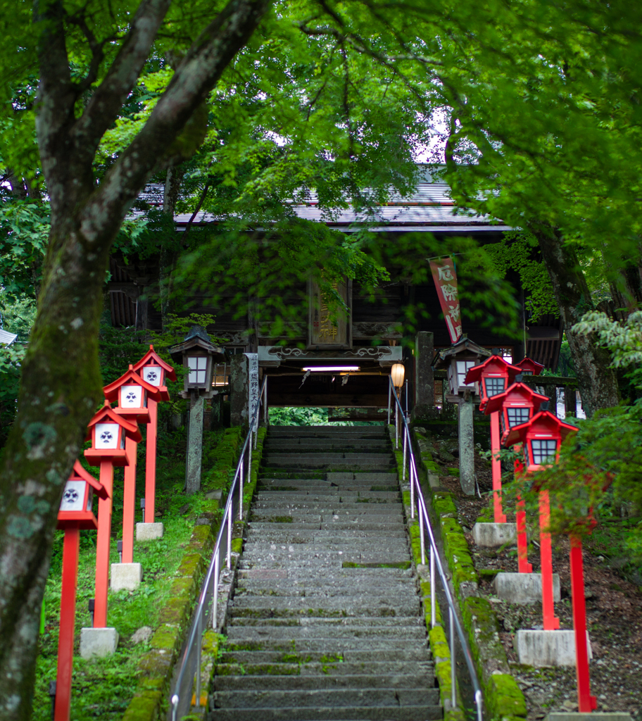 県境にある神社