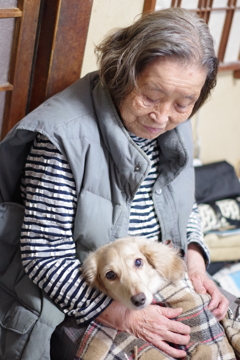 祖母と愛犬。