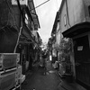 モノクロ、新宿ゴールデン街。
