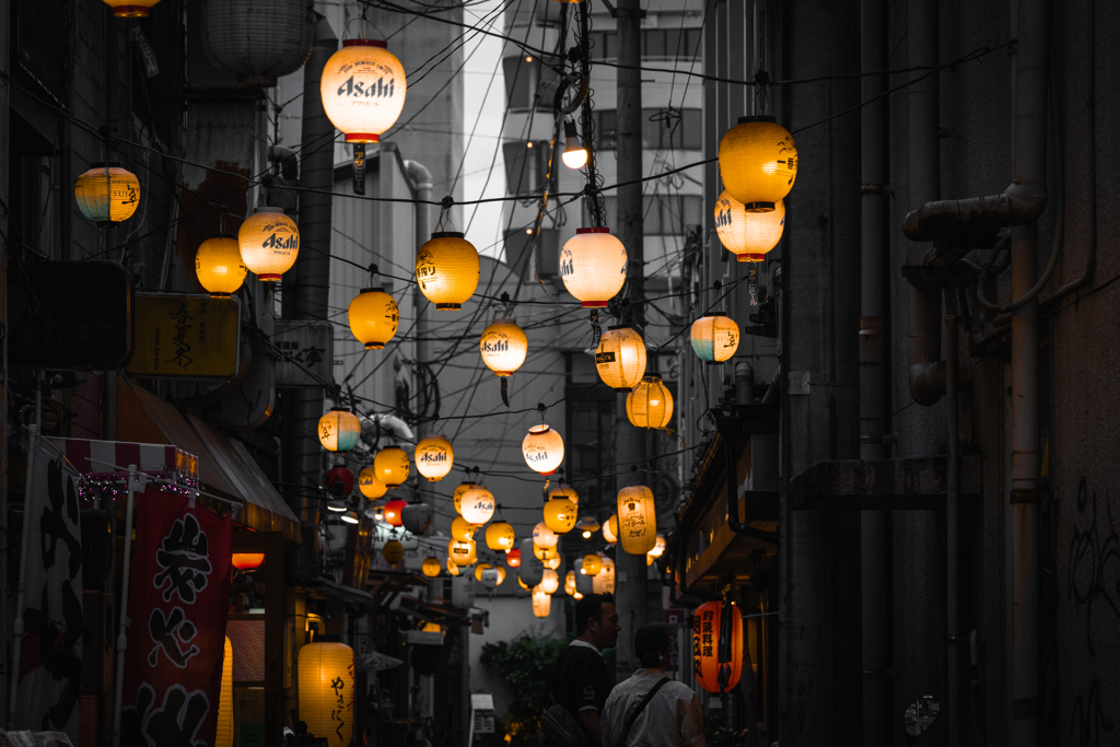 提灯の光る路地裏