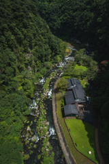 川沿いの隠れ家