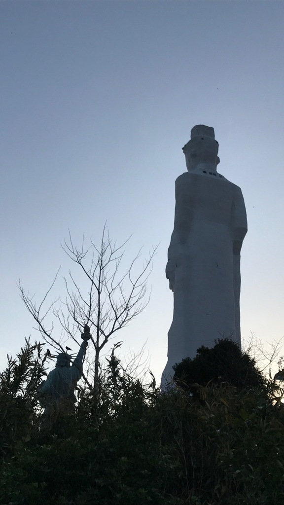 淡路島の大観音... の後ろには