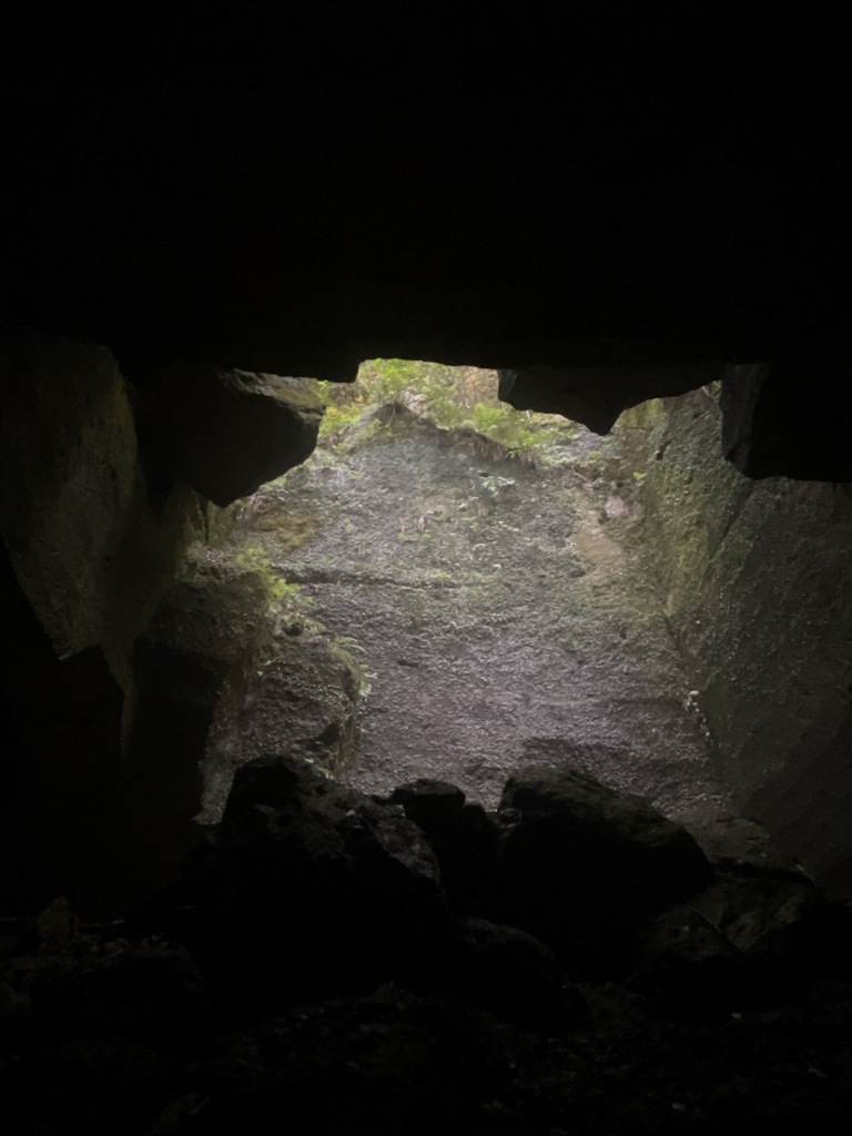 光差す石切開口