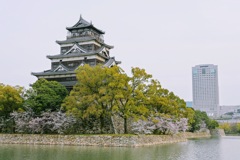 春の広島城