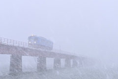 吹雪を裂く