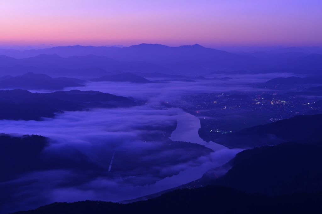 町を包む雲海