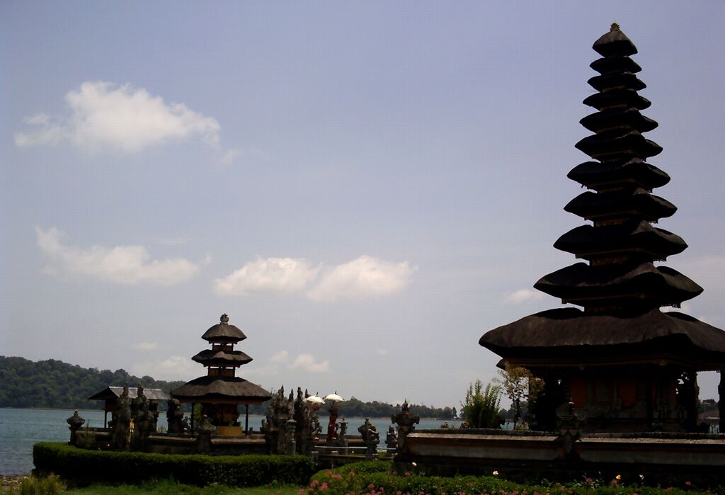 バリの寺院（ウルン・ダヌ・ブラタン寺院）