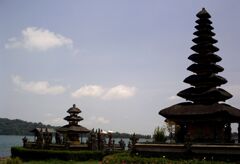 バリの寺院（ウルン・ダヌ・ブラタン寺院）