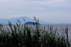 琵琶湖に浮かぶ竹生島