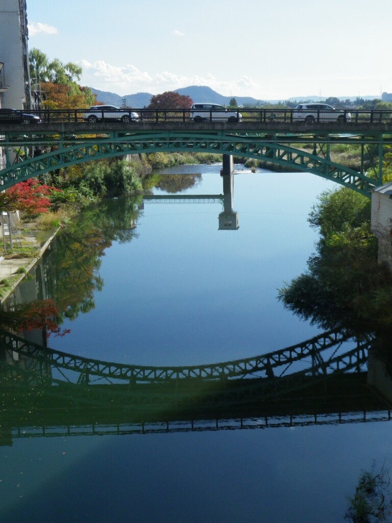 橋　