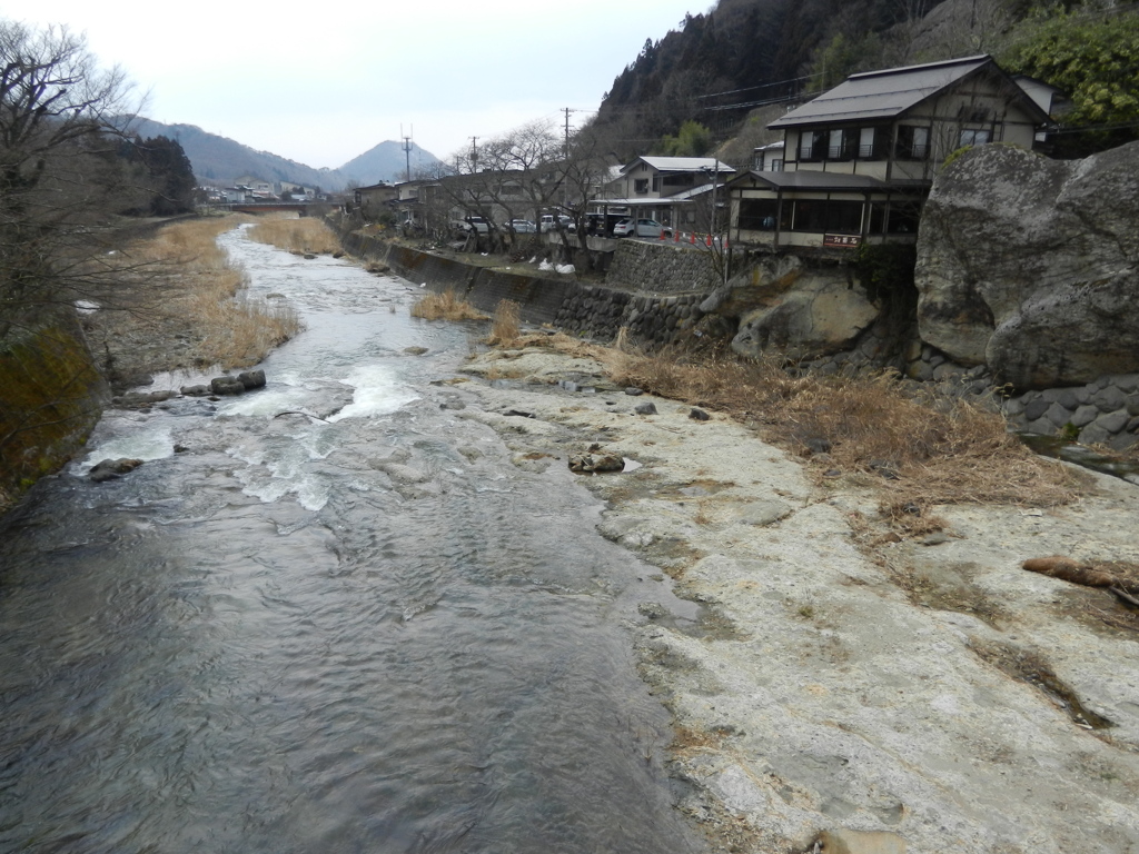 立谷川と対面石