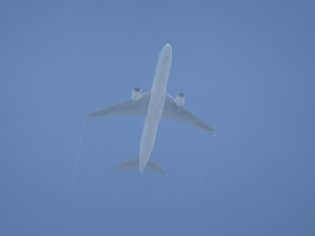 青空に溶け込む