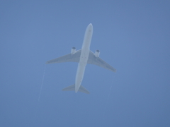 青空に溶け込む