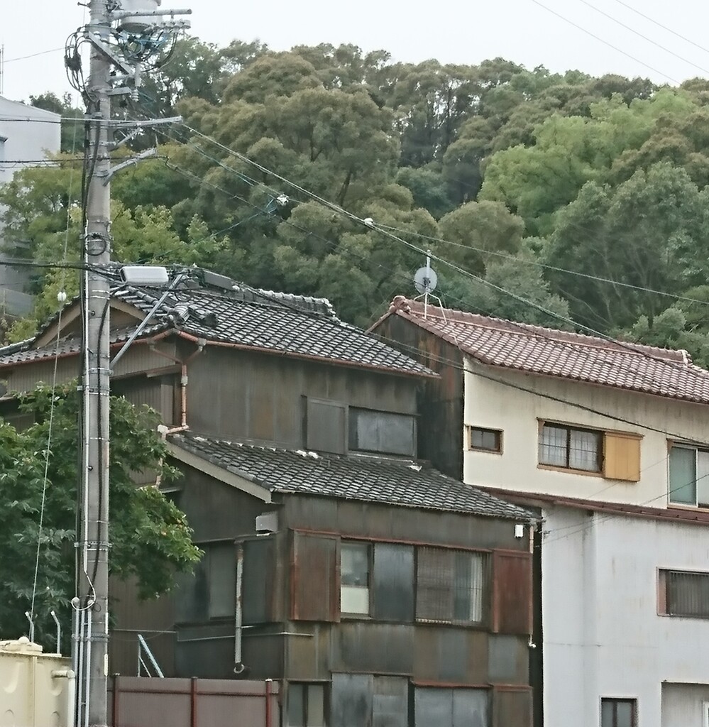 名鉄線の駅前の風景