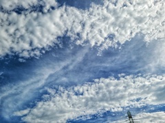 流れる雲とツブツブ雲