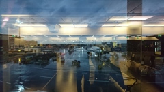雨のウィーン国際空港