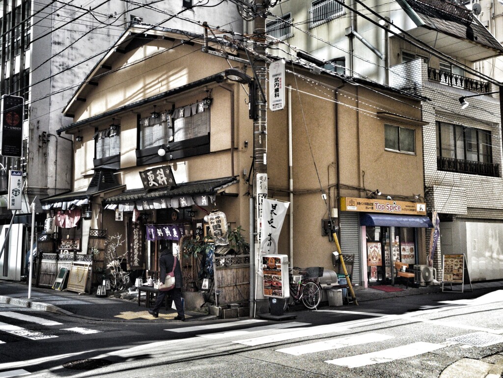 蕎麦屋に射す陽光