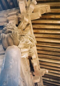 観音堂の木彫と木組み
