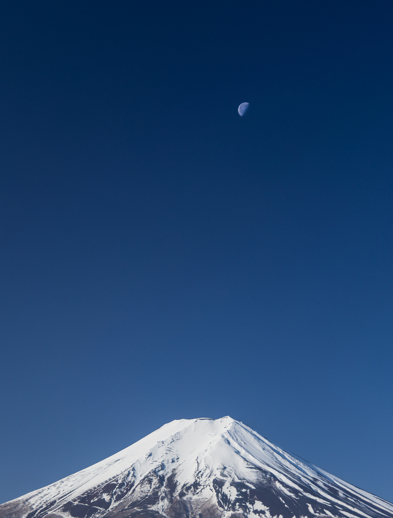 富士と半月