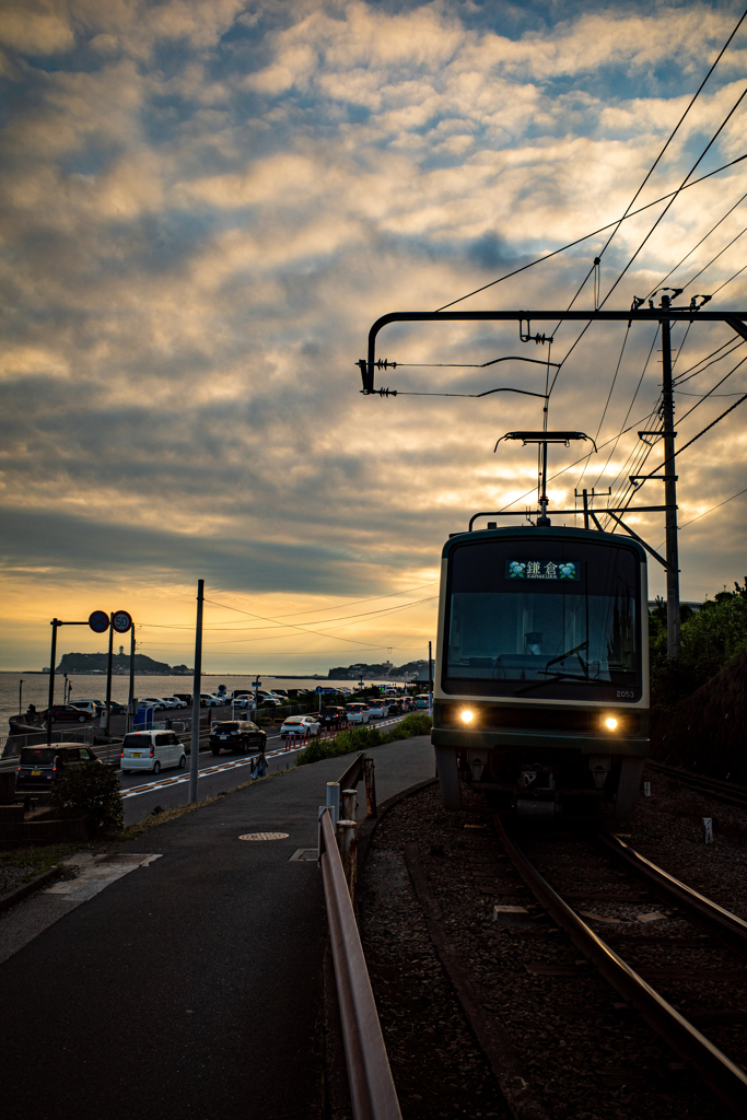 夕焼けを行く