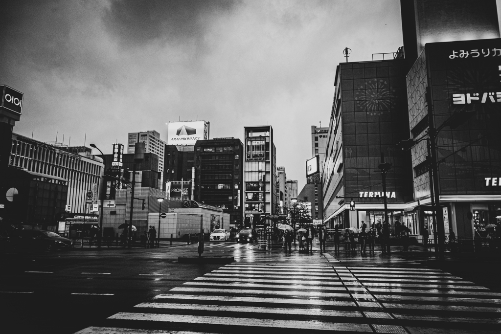 雨の交差点