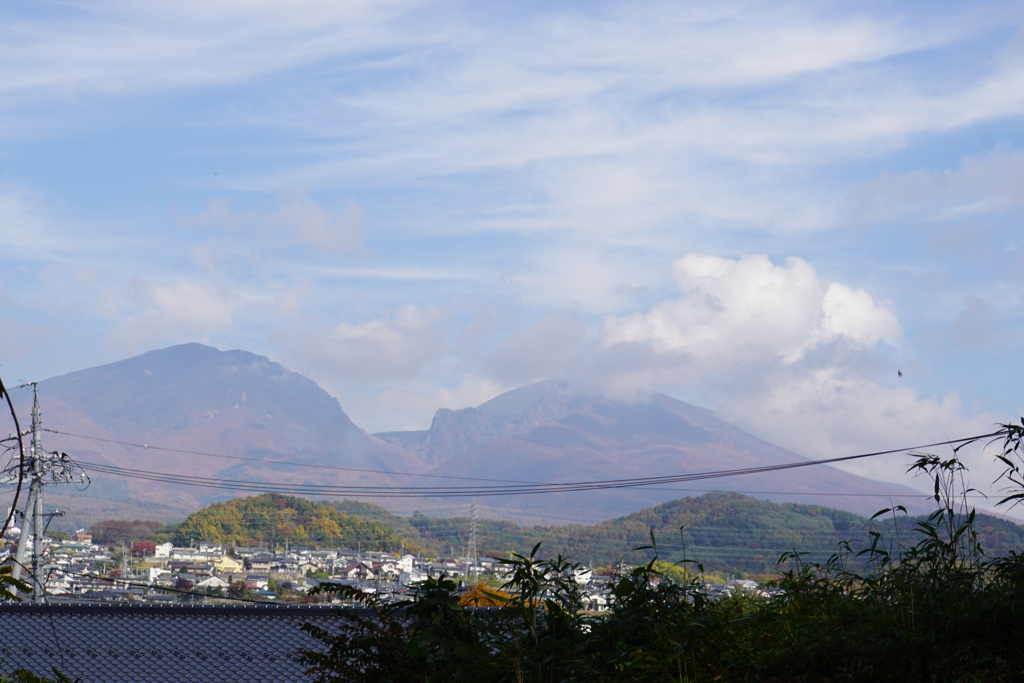 小諸の町並みと浅間山