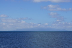 頭を雲の上に出し利尻富士