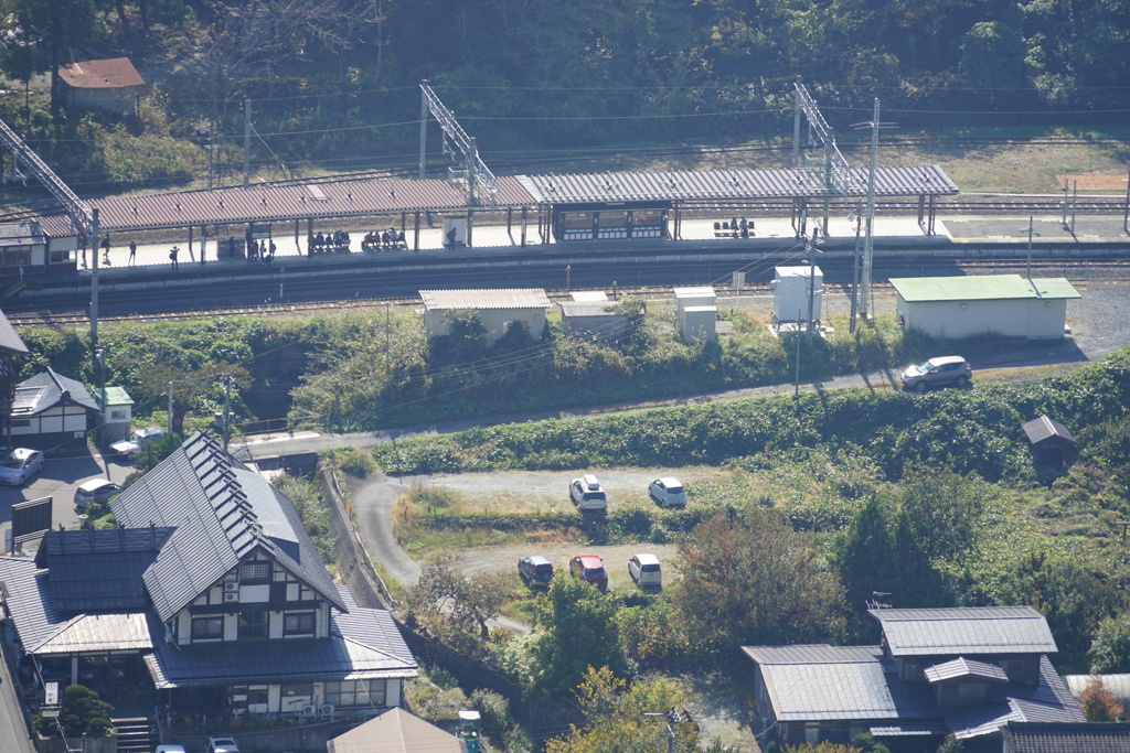山の上から見た山寺駅