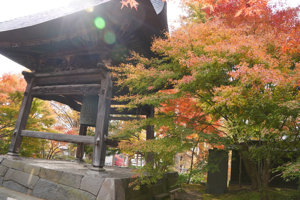 紅葉の鐘突き台