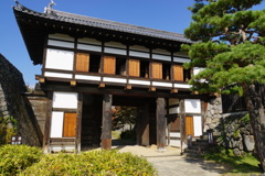 ひっそりとした大手門
