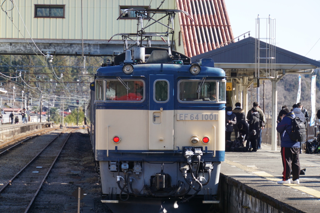 凜々しい姿のEF64