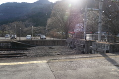 線路は止まる