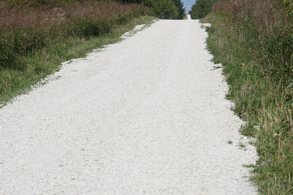 延々続く白い道