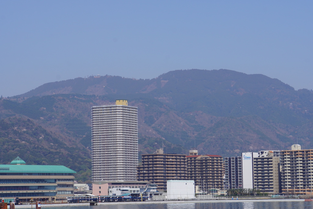琵琶湖から見る比叡山