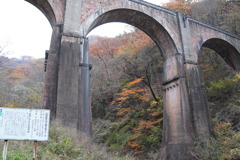 眼鏡橋の紅葉