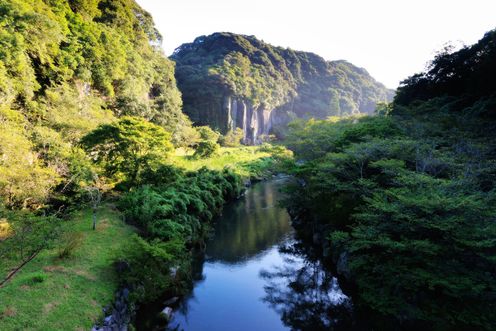 断崖と渓流