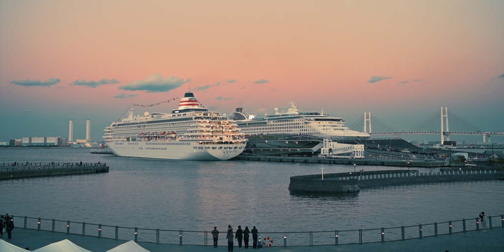 穏やかに暮れゆく港にて