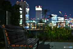 夜景を横目に