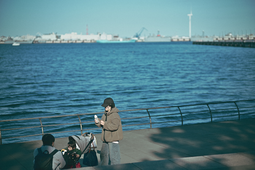 家族と 〜正月の海辺にて〜
