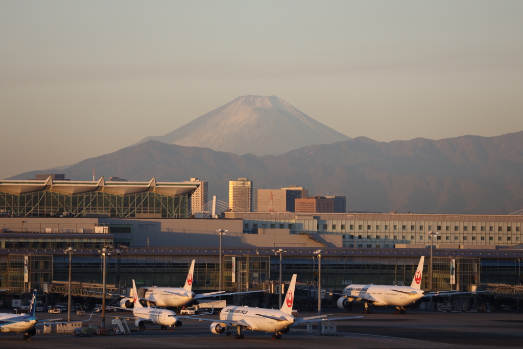 朝焼けの富士山