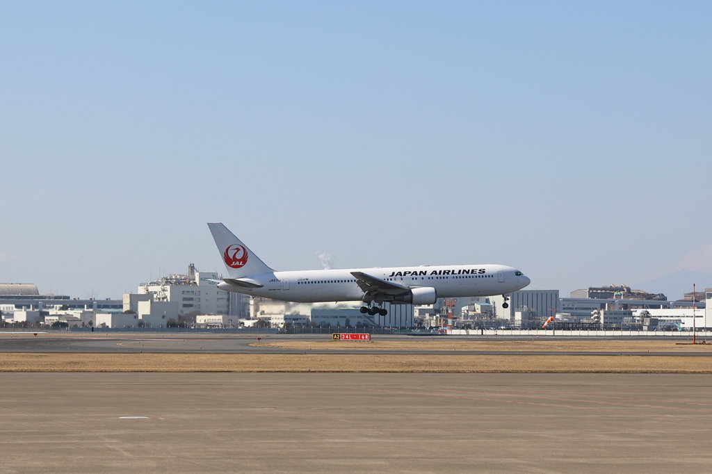 着陸寸前のB767