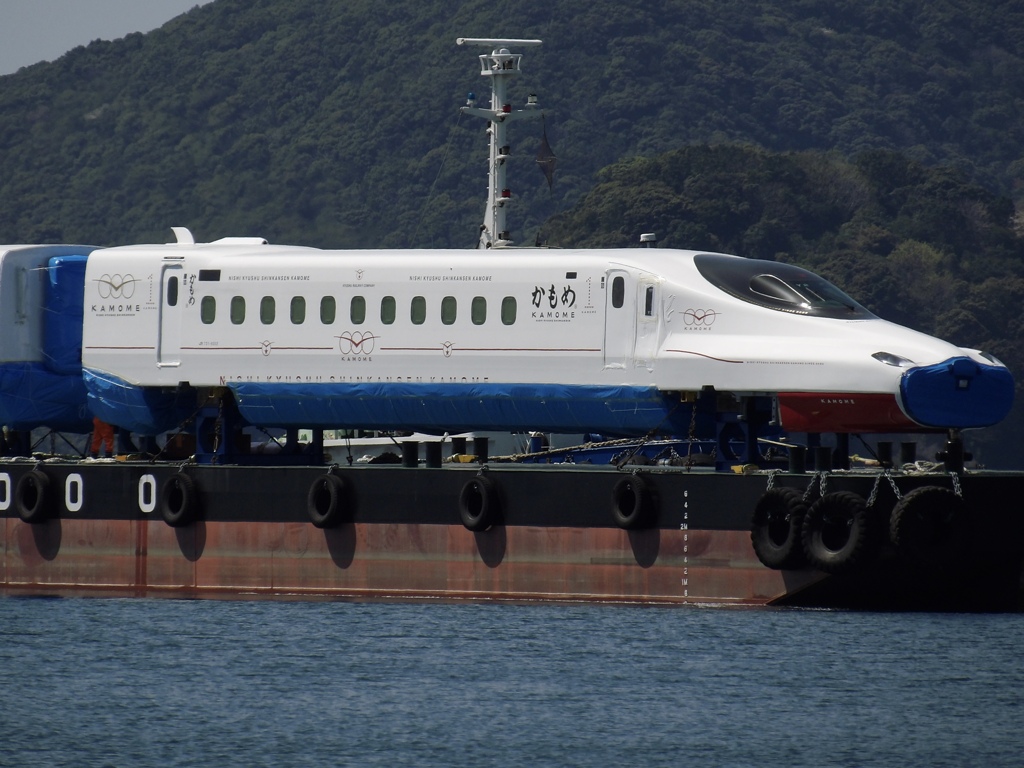 海を渡る新幹線