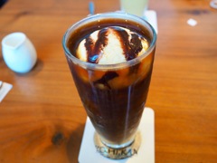 新しい喫茶店にて